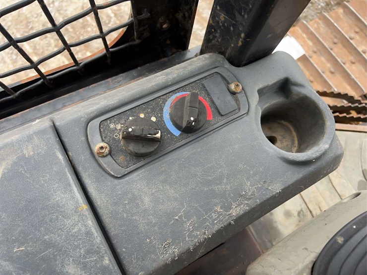 2015-caterpillar-d5k2-lgp-image-44