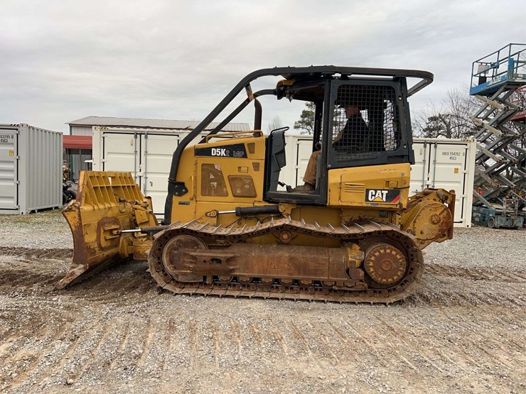 2015-caterpillar-d5k2-lgp-image-2