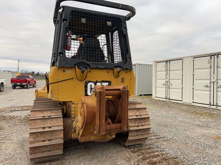 2015-caterpillar-d5k2-lgp-image-31