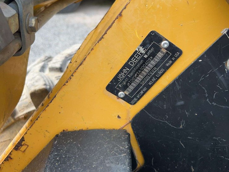 john-deere-317-image-31