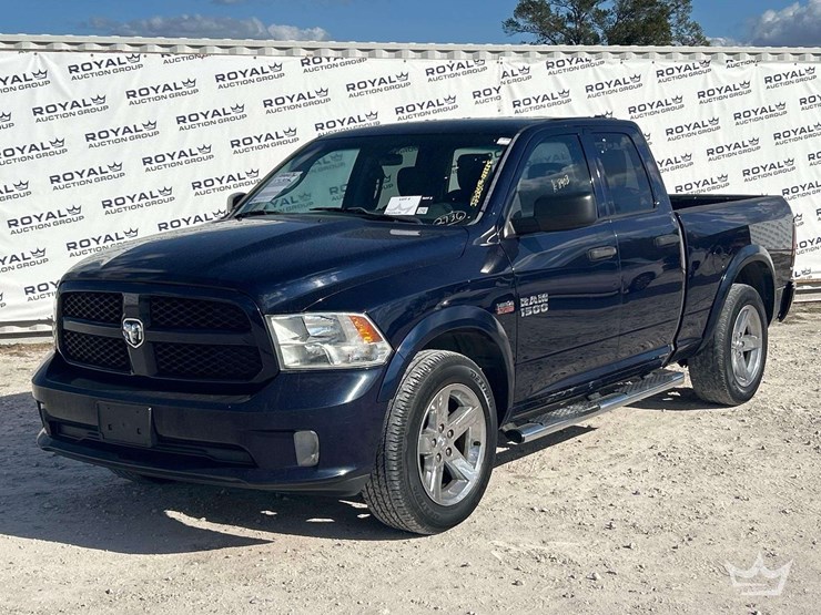 2013-ram-1500-crew-cab-pickup-truck-image-1
