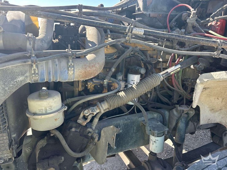 2000-freightliner-fl112-image-7