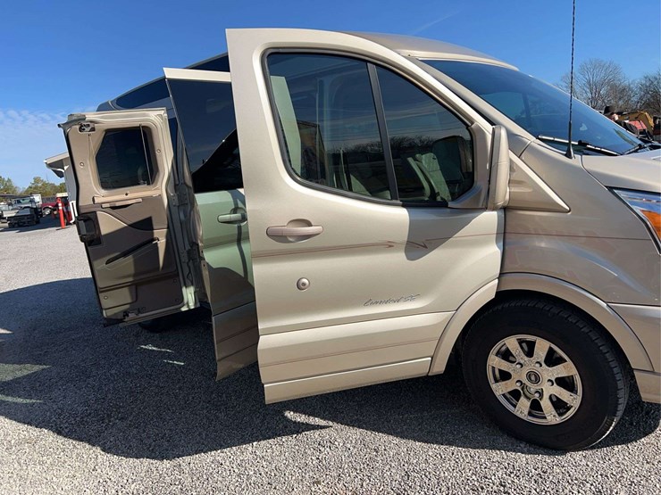 2019-ford-transit-image-11