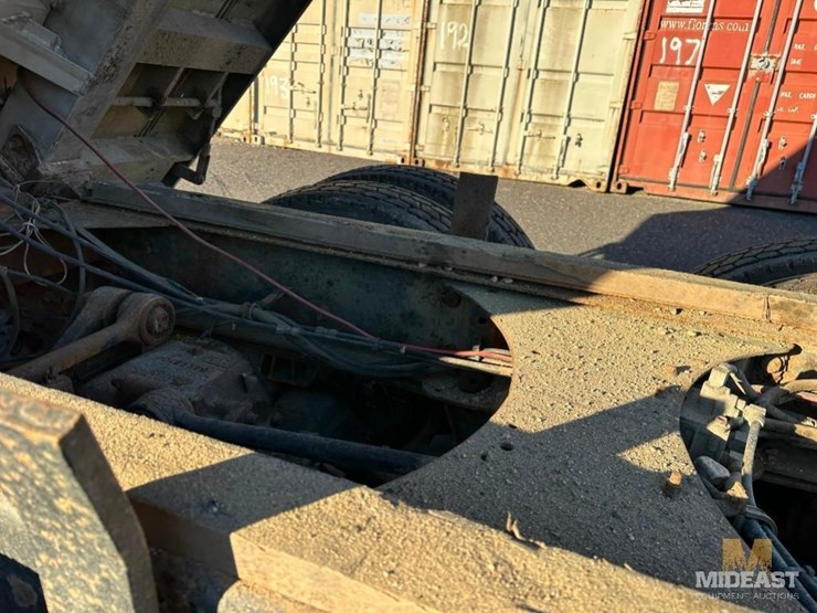 1999-mack-rd688-triaxle-dump-truck-image-19