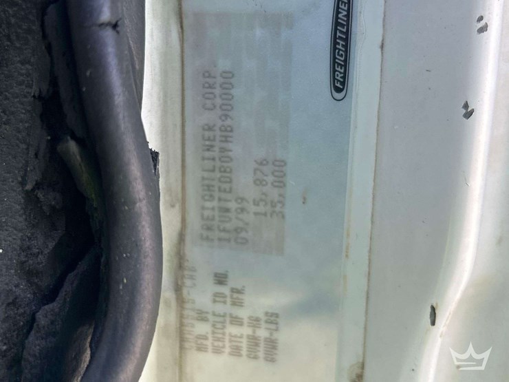 2000-freightliner-fl112-image-5