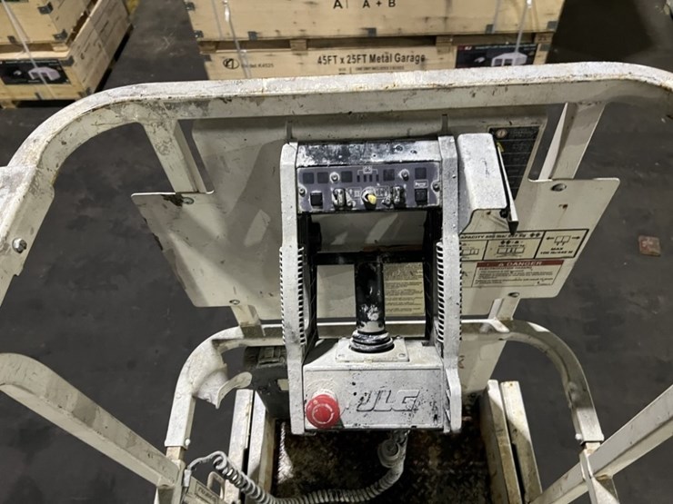 2016-jlg-1930es-image-13