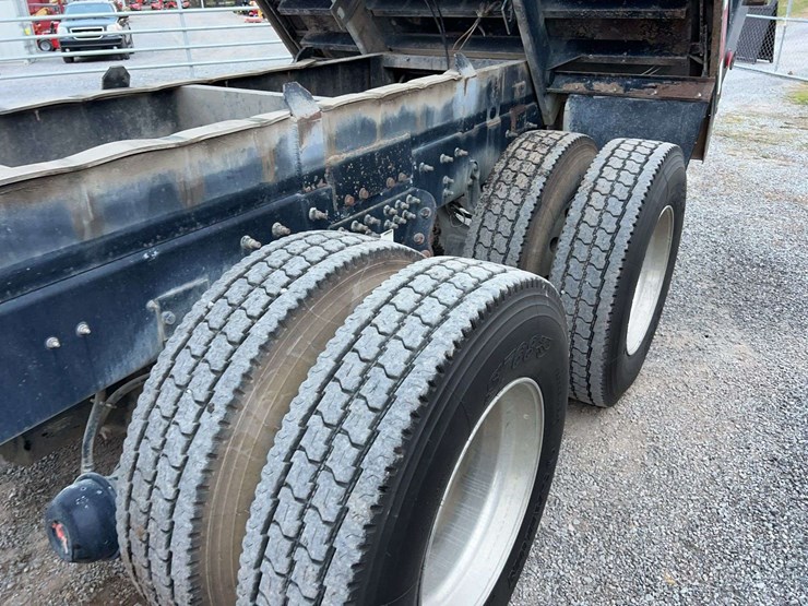 2009-international-7600-image-37