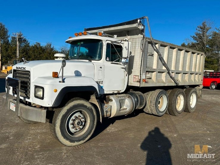 1999-mack-rd688-triaxle-dump-truck-image-1