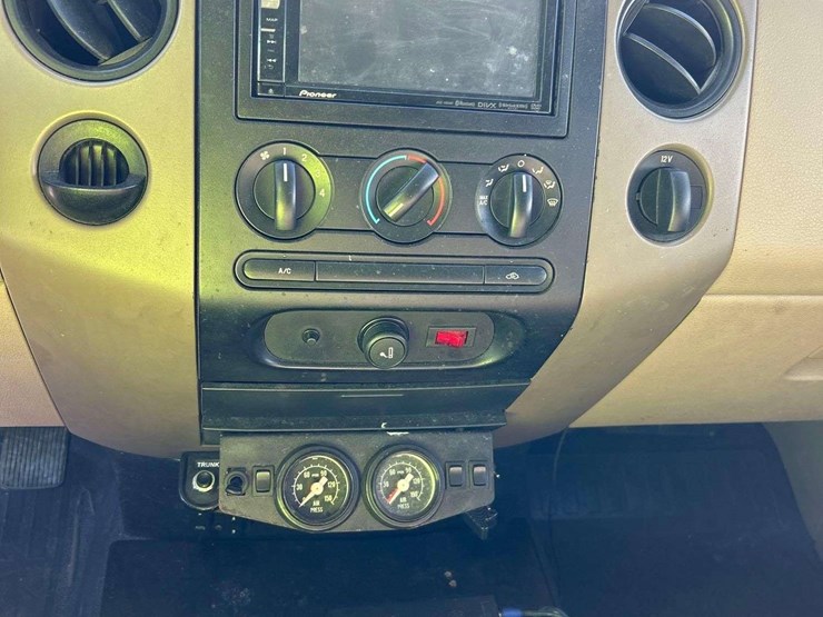 2004-ford-f150-image-19