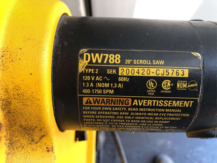 dewalt-scroll-saw-image-3