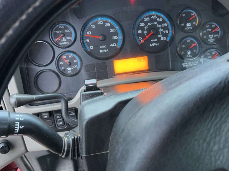 2009-international-7600-image-50