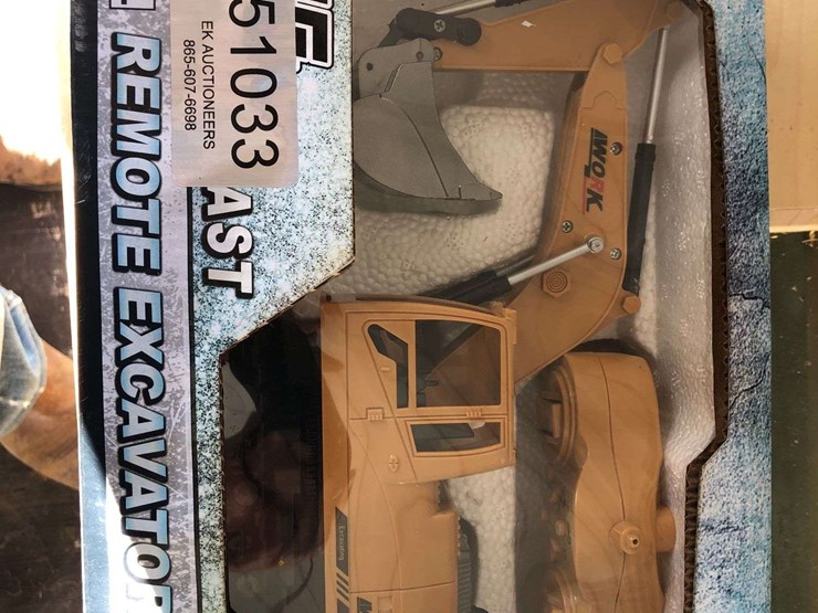 remote-control-toy-excavator-image-1