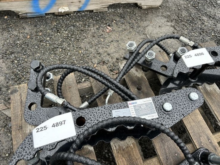 2025-ir-hydraulic-thumb-image-1