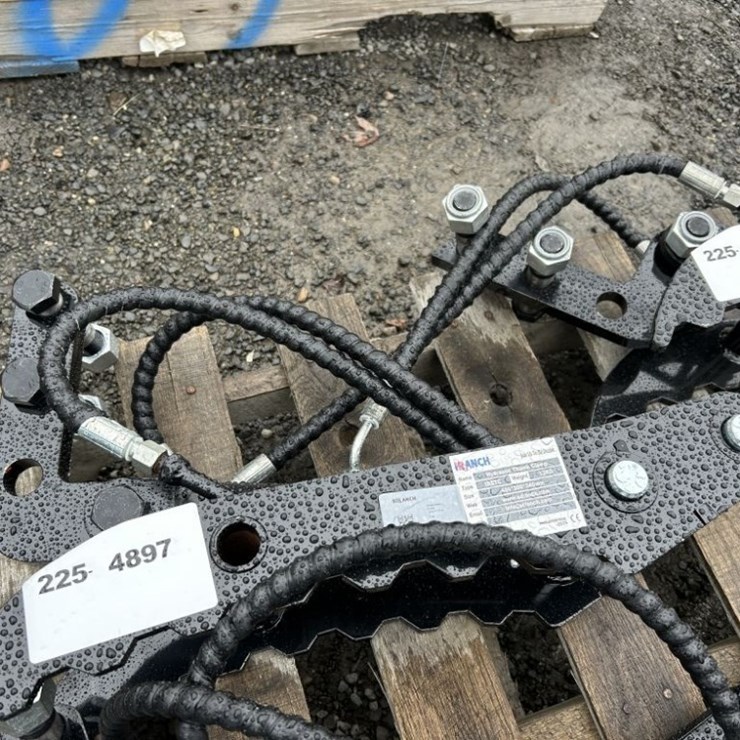 2025 IR Hydraulic Thumb