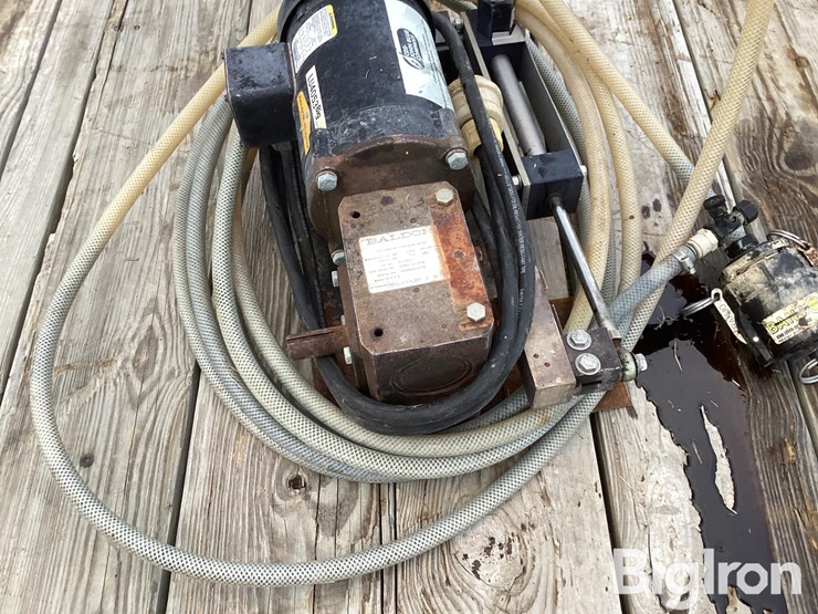 johnson-blue-fertilizer-pump-image-11