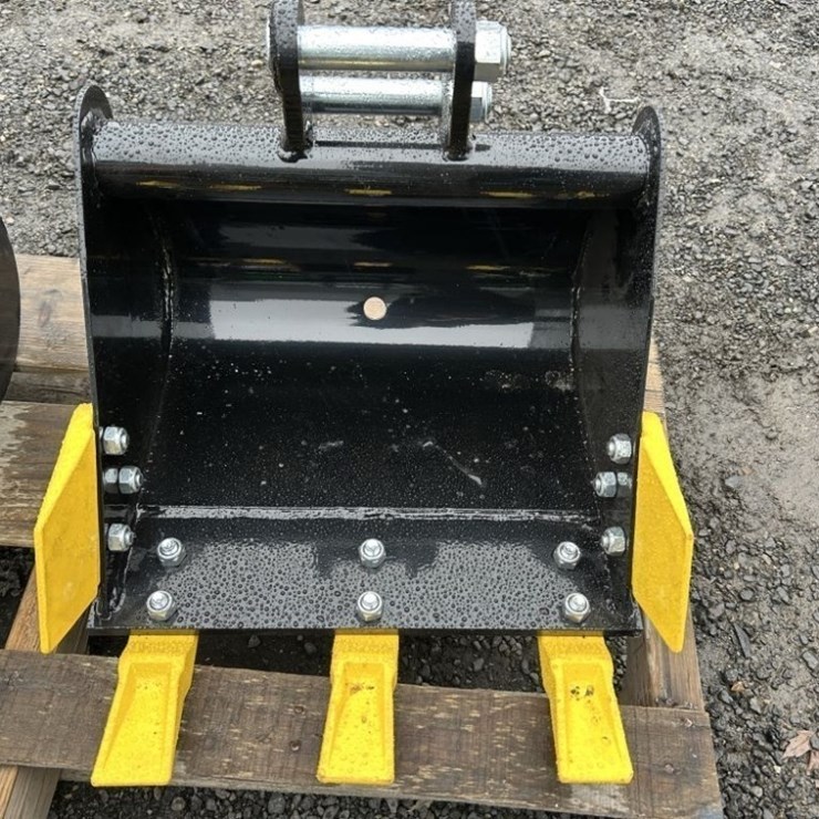 2025 IR 15" Dig Bucket