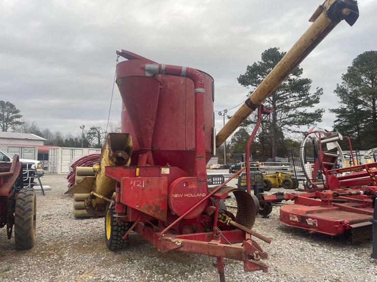 new-holland-352-image-1