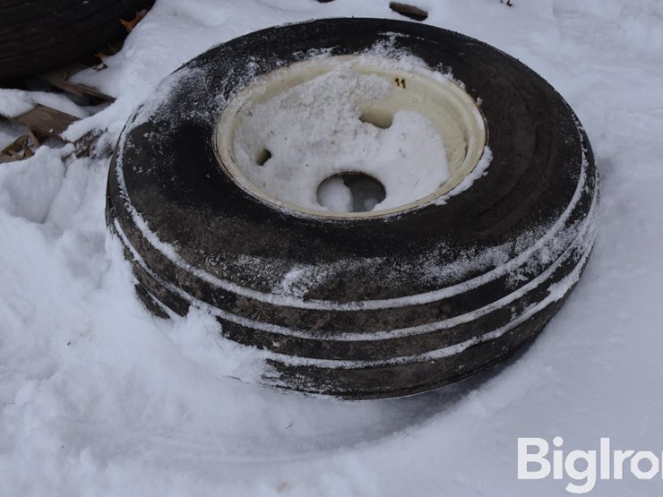 misc-tires-on-pallet-image-3