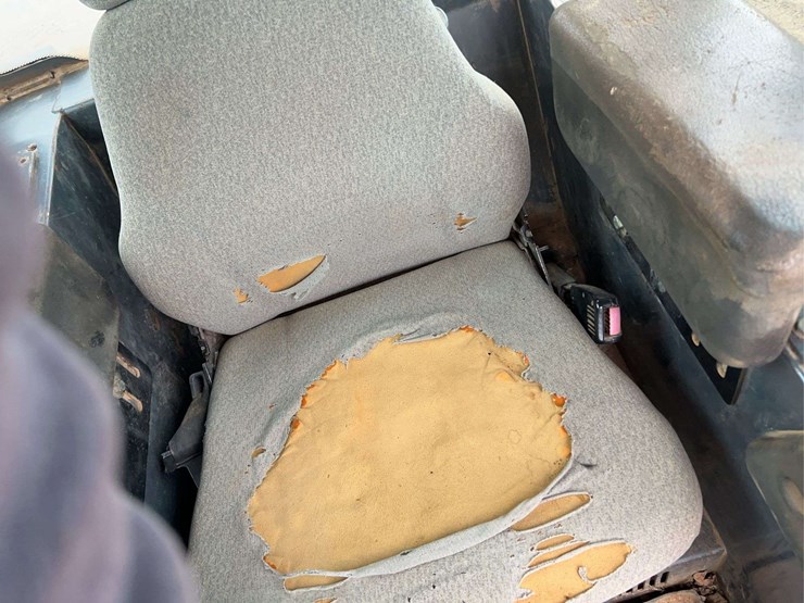 2007-deere-750j-image-42