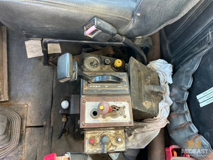 1999-mack-rd688-triaxle-dump-truck-image-38