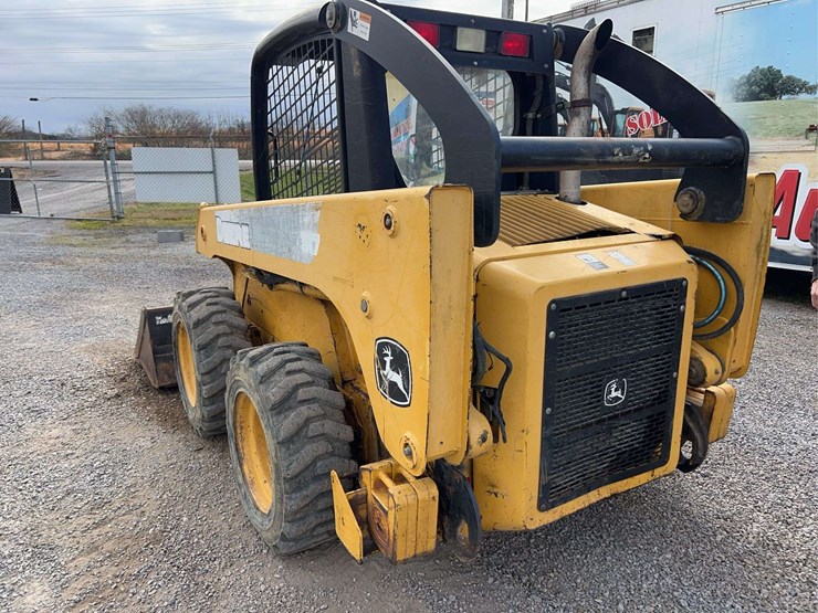 john-deere-317-image-24