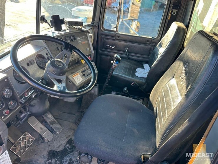 1999-mack-rd688-triaxle-dump-truck-image-40