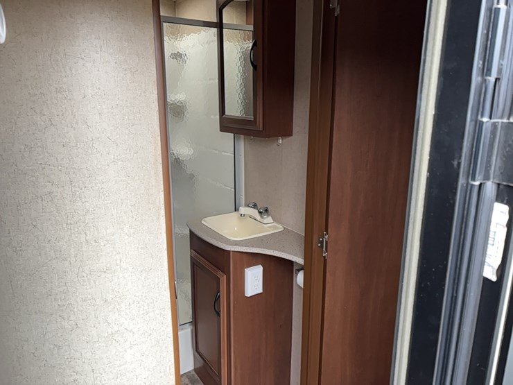 2015-coachman-freedom-express-camper-vn:5zt2fesbxfa014928,-image-16