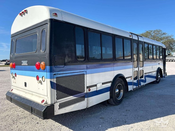 2000-thomas-saf-t-liner-image-3