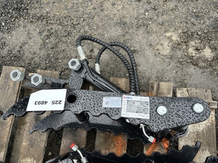 2025-ir-hydraulic-thumb-image-1