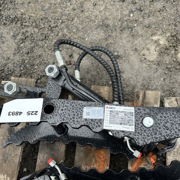 2025 IR Hydraulic Thumb