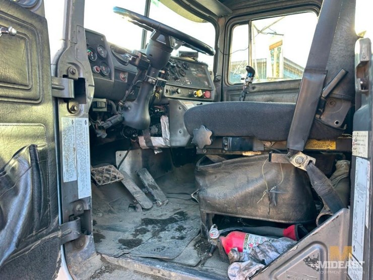 1999-mack-rd688-triaxle-dump-truck-image-39