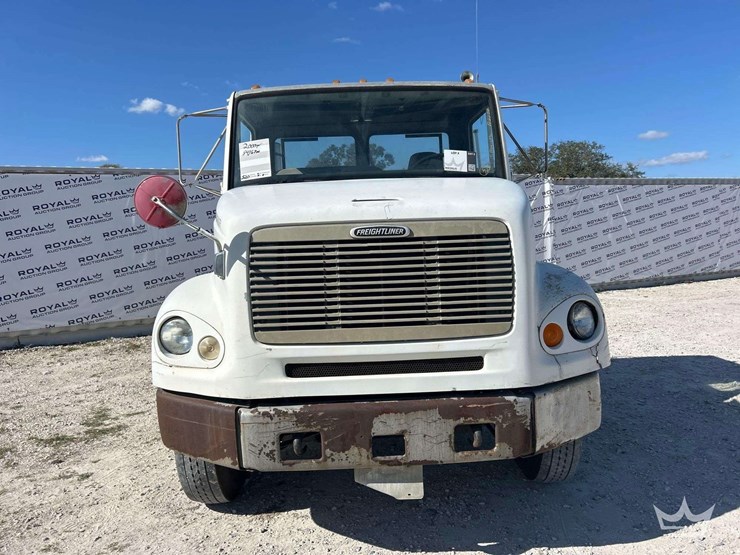 2000-freightliner-fl112-image-22