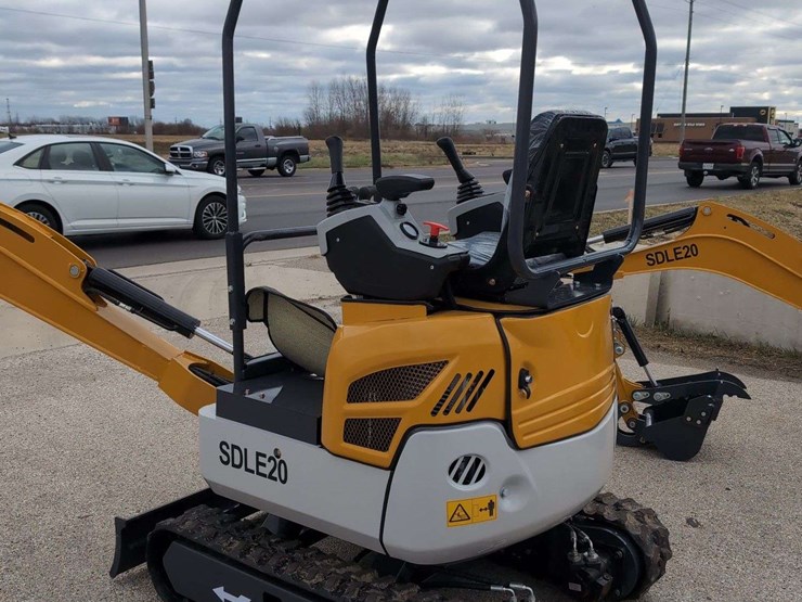sdle20-mini-excavator---sd-launch-image-8