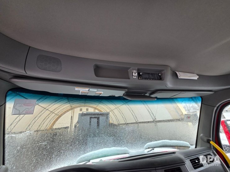 2025-peterbilt-567-image-18