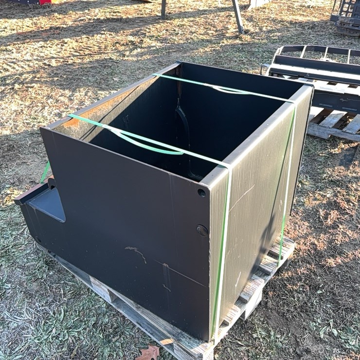 2021 BALLASTING BOX TRACTOR ATTACHMENT SN:116205003173