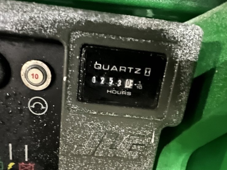 2016-jlg-1930es-image-11