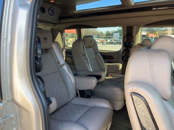 2019-ford-transit-image-17