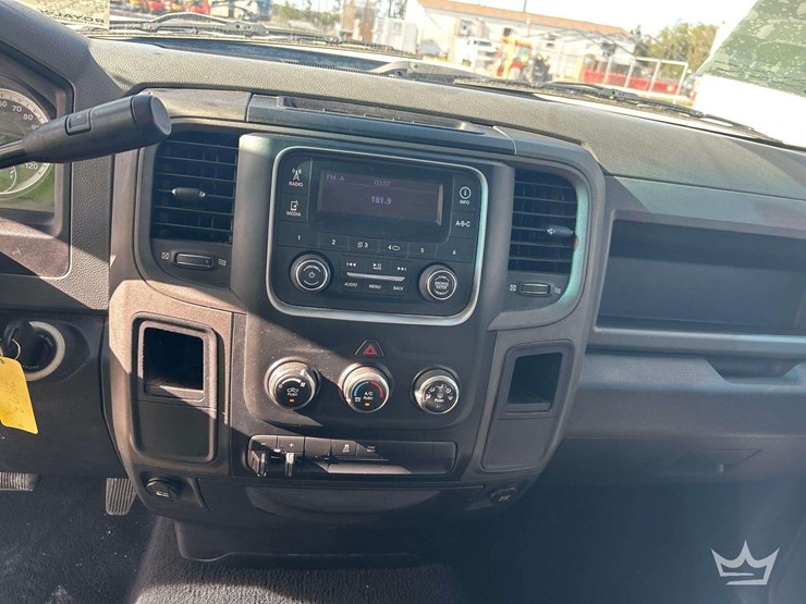 2013-ram-1500-crew-cab-pickup-truck-image-15