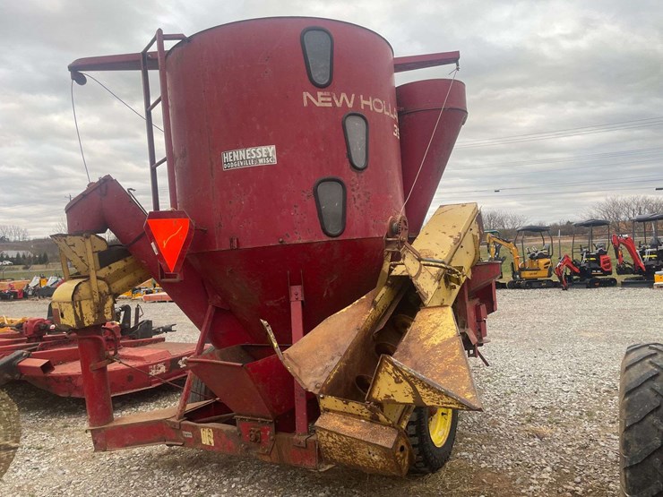 new-holland-352-image-4