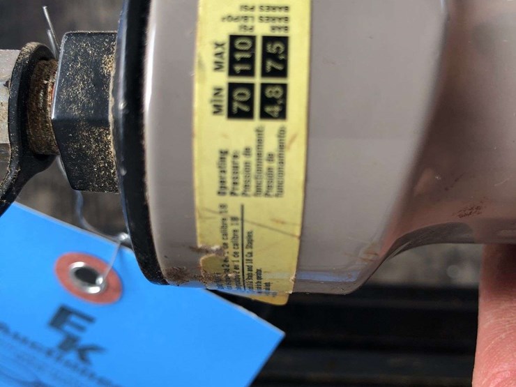 blue-hawk-staple-gun-image-3