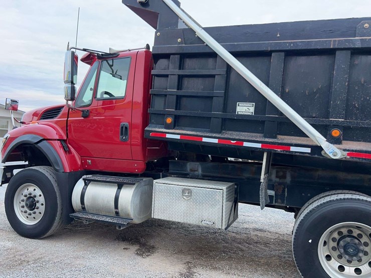 2009-international-7600-image-25