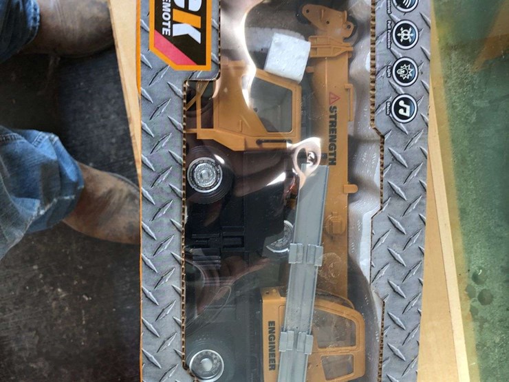 remote-control-toy-crane-image-1
