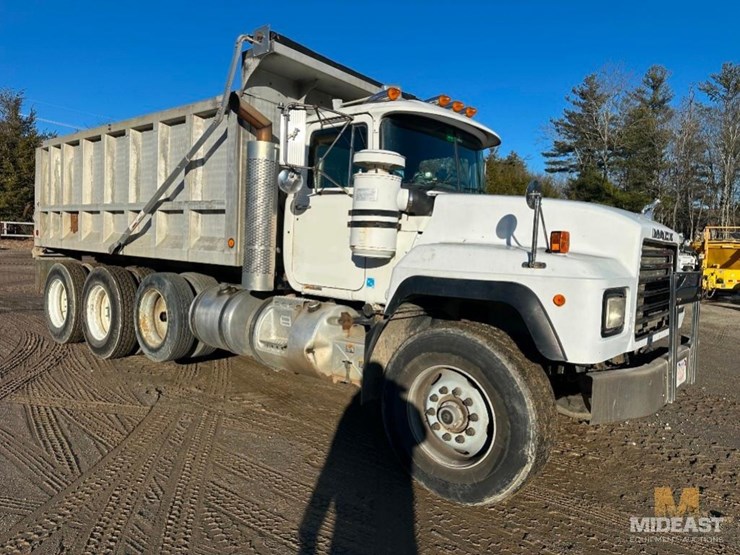 1999-mack-rd688-triaxle-dump-truck-image-11