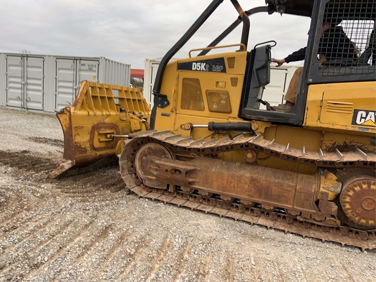 2015-caterpillar-d5k2-lgp-image-37