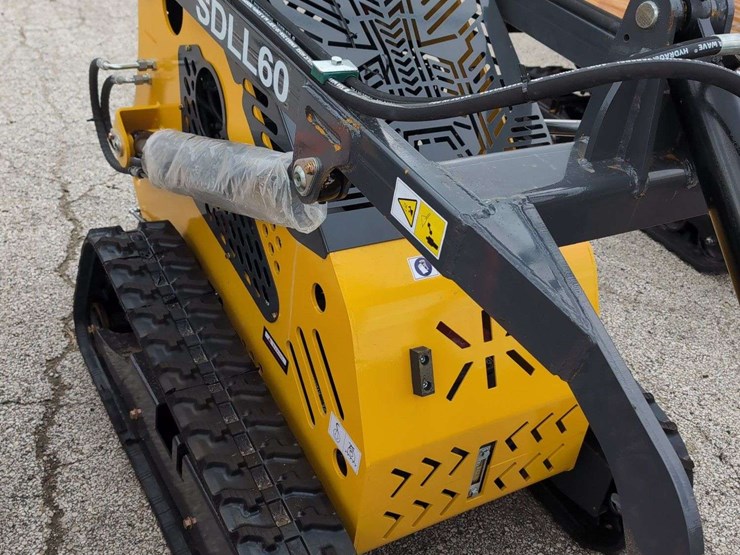 sdll60-crawler-w/-bucket-image-4