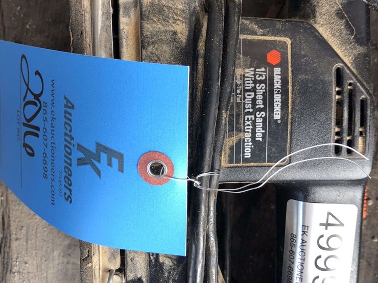 black-&-decker-1/3-sheet-sander-image-1