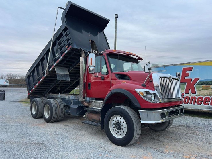 2009-international-7600-image-32