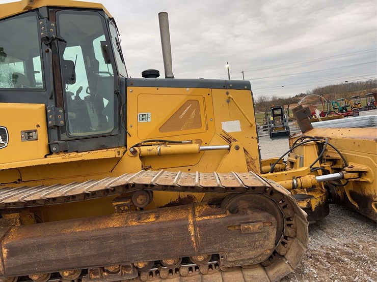 2007-deere-750j-image-12