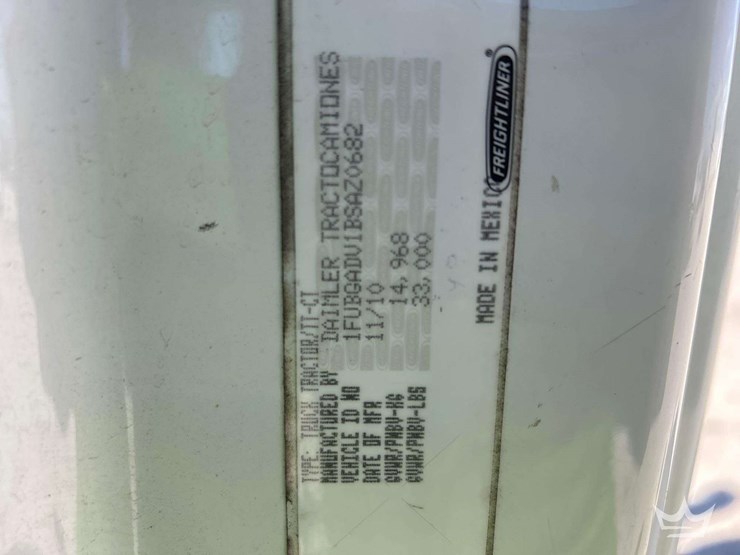 2011-freightliner-cascadia-113-image-5