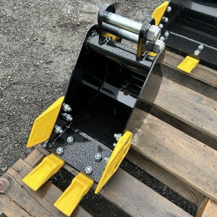 2025 IR 8" Dig Bucket